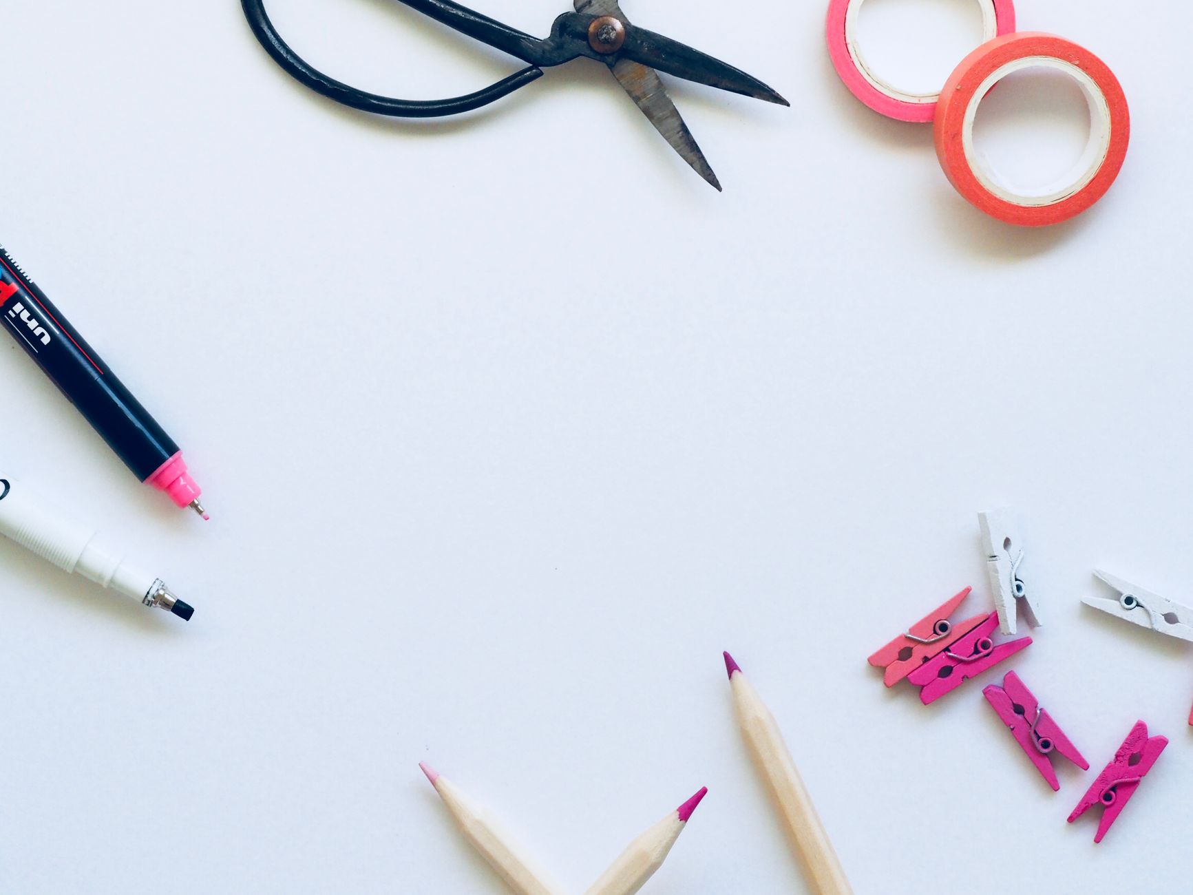 Art supplies including scissors, markpens, washi tape — Making Customer Support Good at digital Age